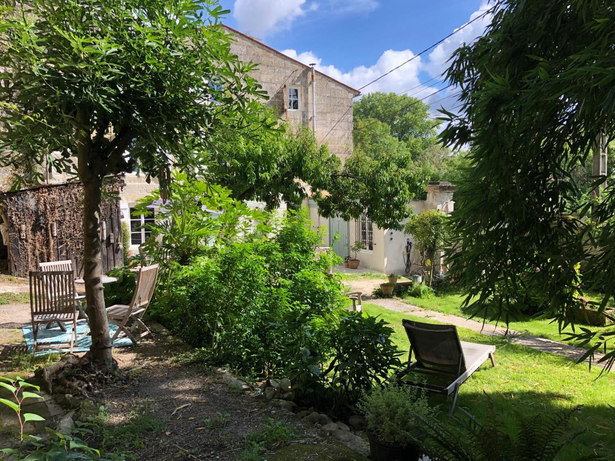 Bed and Breakfast L'Heure Bleue Saintes Exterior foto